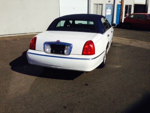 1999 Lincoln Town Car Signature Sedan 4-Door 4.6L, image 3
