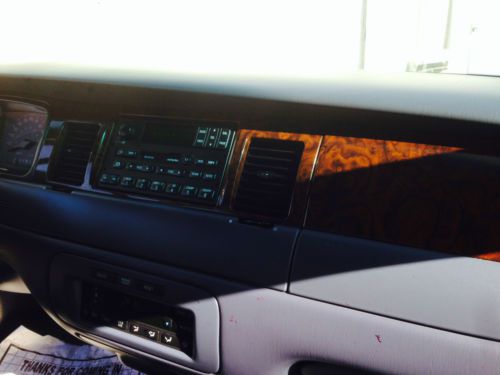 1999 Lincoln Town Car Signature Sedan 4-Door 4.6L, image 4