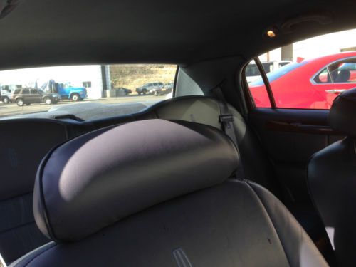 1999 Lincoln Town Car Signature Sedan 4-Door 4.6L, image 5