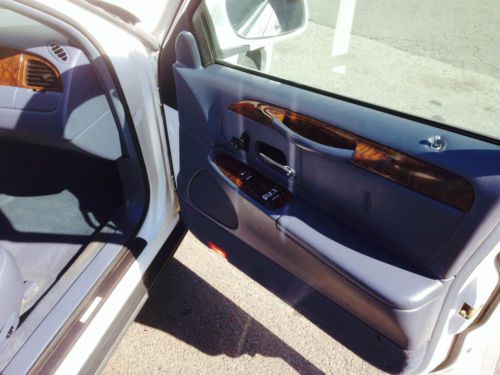 1999 Lincoln Town Car Signature Sedan 4-Door 4.6L, image 7