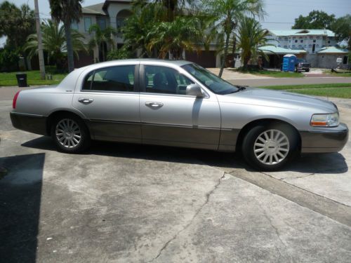 2003 lincoln town car signature sedan 4-door 4.6l