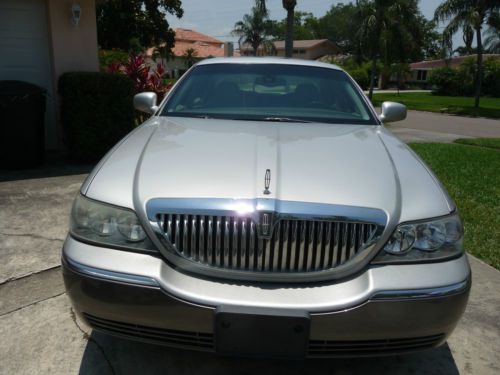 2003 Lincoln Town Car Signature Sedan 4-Door 4.6L, US $5,500.00, image 2