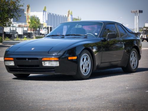 Porsche 944 turbo 1987 excellent condition completly stock never raced rust free