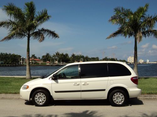 2006 chrysler town country one owner caravan non smoker low 49k miles no reserve