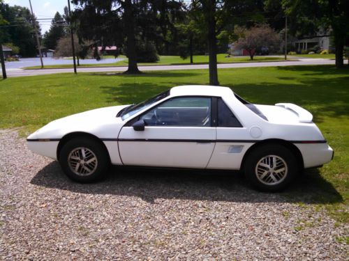 1984 pontiac fiero 2m4, 4 speed, 4 cylinder