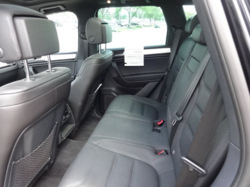 2014 Volkswagen Touareg 3.6L R-Line, US $56,105.00, image 3