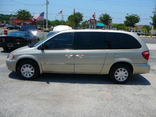 2005 chrysler town & country limited