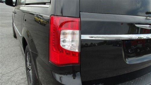 2014 chrysler town & country s
