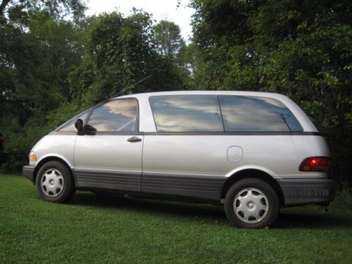 1993 Toyota Previa LE Mini Passenger Van 3-Door 2.4L, image 1