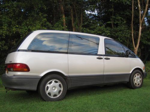 1993 Toyota Previa LE Mini Passenger Van 3-Door 2.4L, image 2