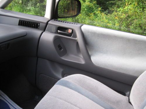 1993 Toyota Previa LE Mini Passenger Van 3-Door 2.4L, image 17