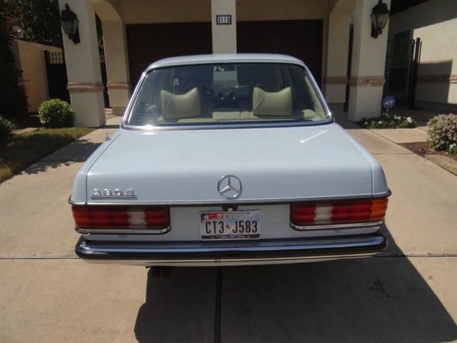 Mercedes-benz 200-series 4 door sedan