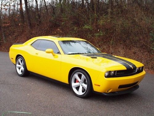 Srt8 6.1l hemi yellow manual 6 speed transmission sunroof