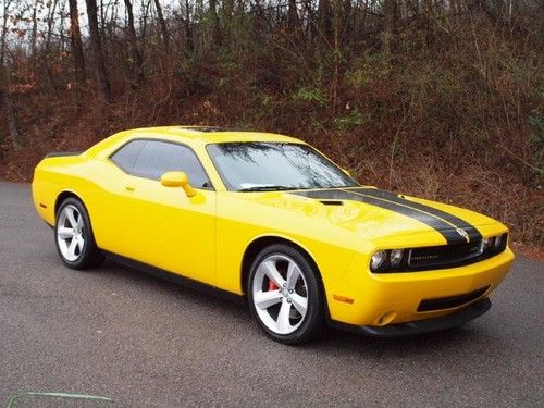 Srt8 6.1l hemi yellow manual 6 speed transmission sunroof