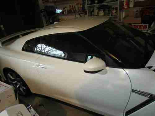 Nissan GTR 2009 only 1000 miles, image 2