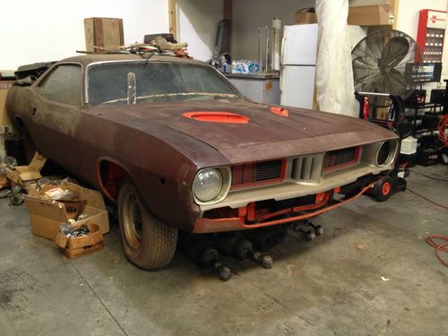72 barracuda body with misc parts
