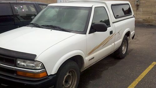 2002 chevy s10 w cab has keys starts n runs w jump 195,269 miles