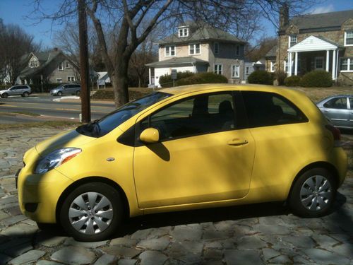 2009 toyota yaris base hatchback 2-door 1.5l