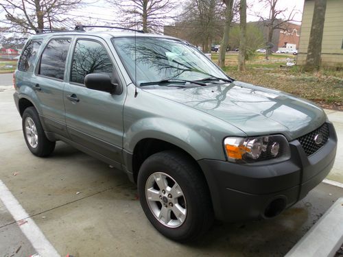 2006 ford escape xlt sport utility 4-door 3.0l -mint condition!! priced to sell!