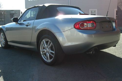 2011 mazda mx-5 miata sport convertible 2-door 2.0l