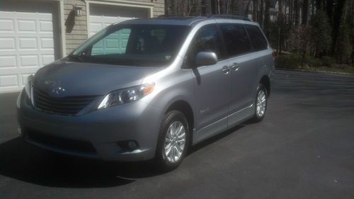 Toyota sienna xle w/ braun rampvan wheelchair conversion - only 1,000 miles!!!