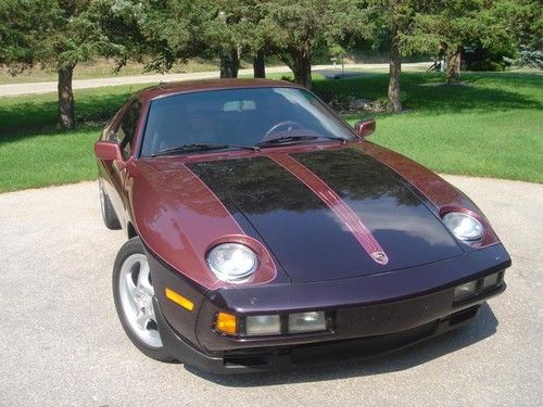 1986 porsche 928s, garnet red w/custom 2 color detailing in very good condition