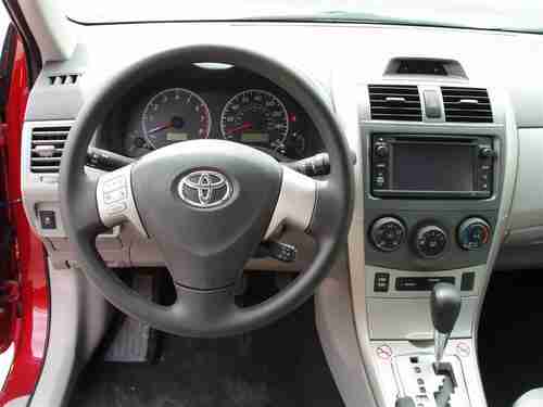 2013 Toyota Corolla LE Sedan 4-Door 1.8L, image 6