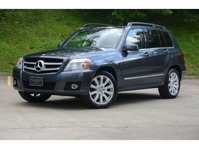 Clean carfax!! 2011 glk350 4matic, pano roof, in dash cd &amp; ipod port,power trunk