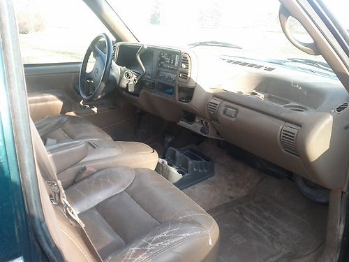 1995 Chevrolet Suburban 1500 4x4, image 4