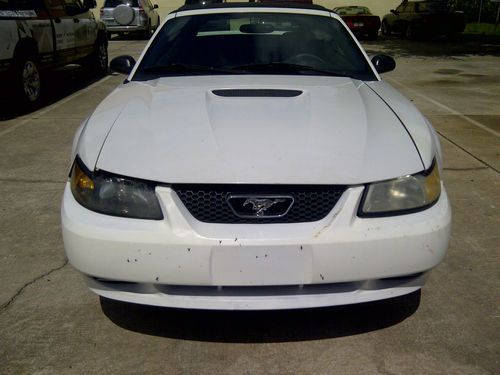 2001 ford mustang base convertible 2-door 3.8l 93k miles