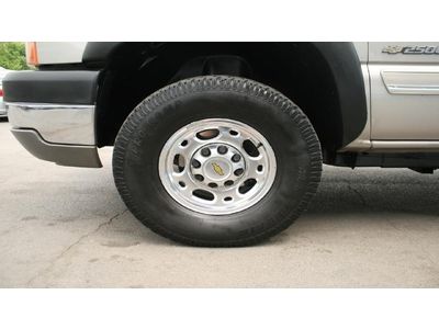 8.1L CD Ext Cab 4X4 LS Dual Climate Control Steering Wheel Controls Bedliner, image 12