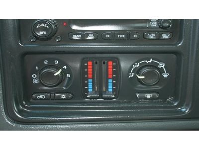 8.1L CD Ext Cab 4X4 LS Dual Climate Control Steering Wheel Controls Bedliner, image 32