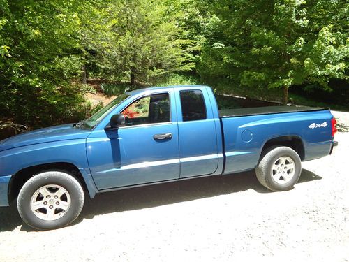 2006 dodge dakota slt crew cab pickup 4-door 3.7l very good contition