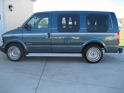 1995 chevy astro conversion van    no reserve