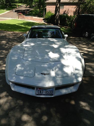 1981 corvette, white/blue   original 350 4 speed air electric windows t-tops