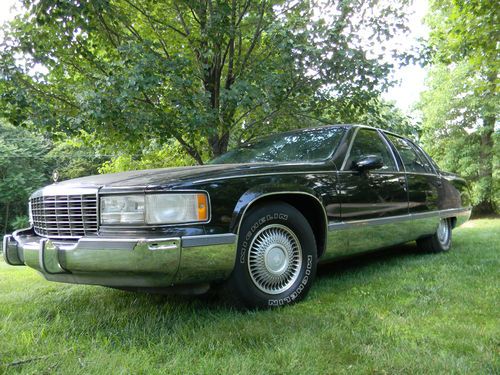 1993 cadillac fleetwood sedan 4-door 5.7l, runs great