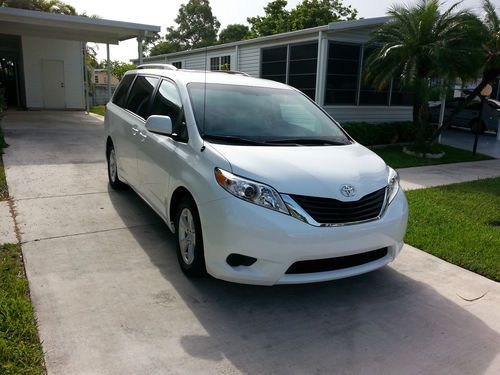 2011 toyota sienna le mini passenger van 5-door 3.5l