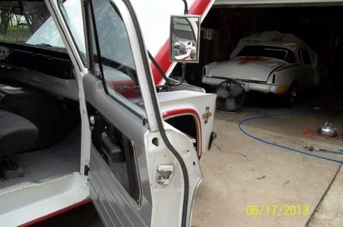 1969  CLASSIC DODGE  D200  HD  TRUCK, image 2