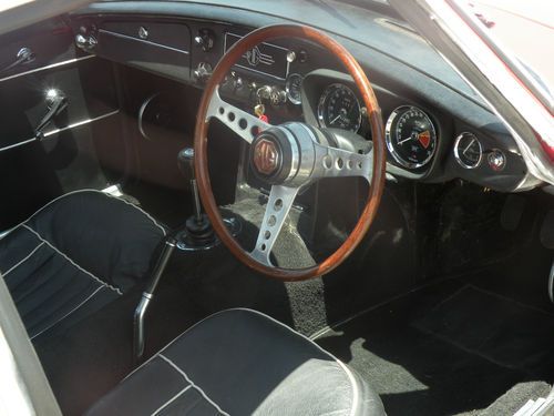 1967 MGB GT 43K ORIGINAL MILES L@@K L@@K NO RESERVE, image 10