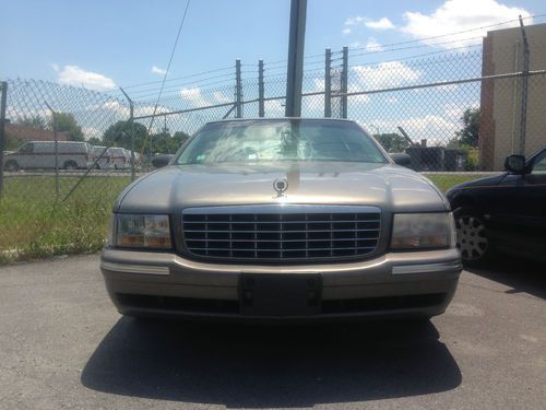 1998 cadillac deville base sedan 4-door 4.6l