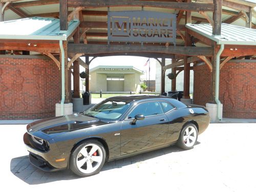 2010 dodge challenger srt8 coupe 2-door 6.1l