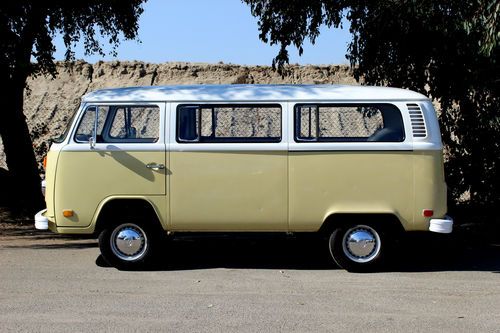 A rare find-1974 volkswagen window van-original-excellent condition-no reserve