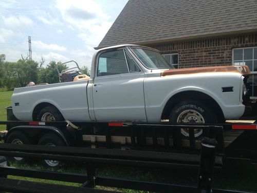 1970 cst chevy short bed pickup. original wheels