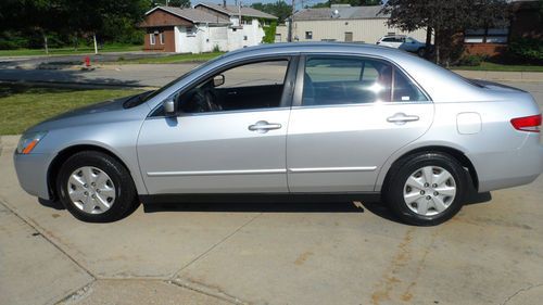 No reserve auction! highest bidder wins! come see this ultra-clean honda accord!