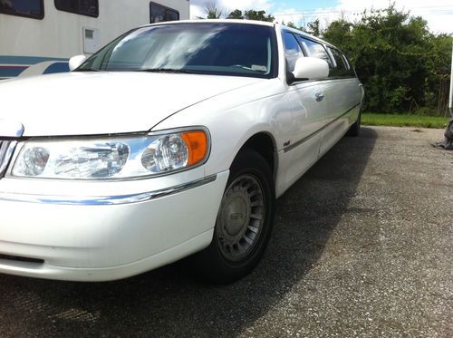 1998 Lincoln Town Car Limousine - Stretch Limo 120