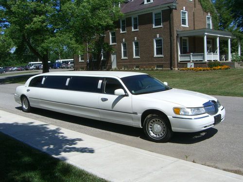 1998 Lincoln Town Car Limousine - Stretch Limo 120