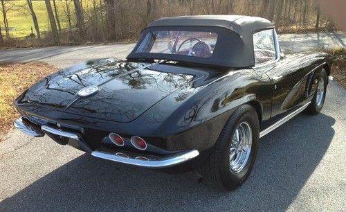 1962 chevrolet corvette convertible black/red nice car must look!!!!