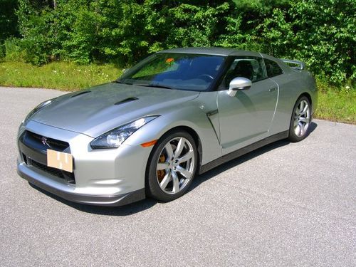 Nissan gt-r premium super silver warranty thru 12/22/2015 or 70k exc. cond.