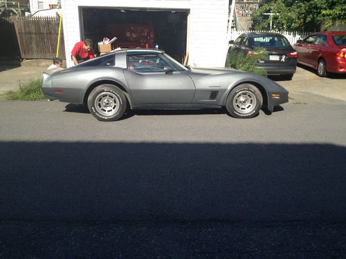 1982 chevrolet corvette base coupe 2-door 5.7l