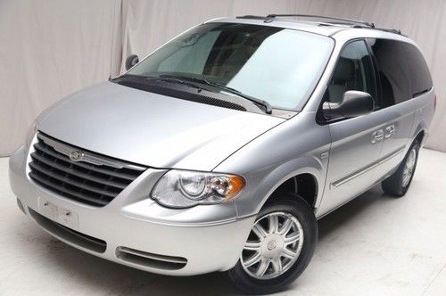 We finance! 2006 chrysler town &amp; country touring fwd power sunroof dvd